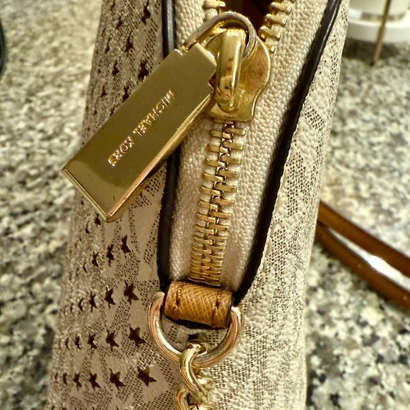 Michael Kors Star Crossbody Bag - Picture 2 of 6